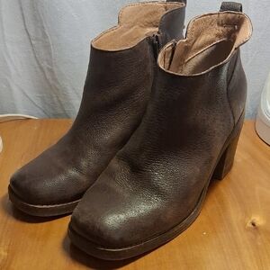 Crown Vintage 8.5 Ankle Boots